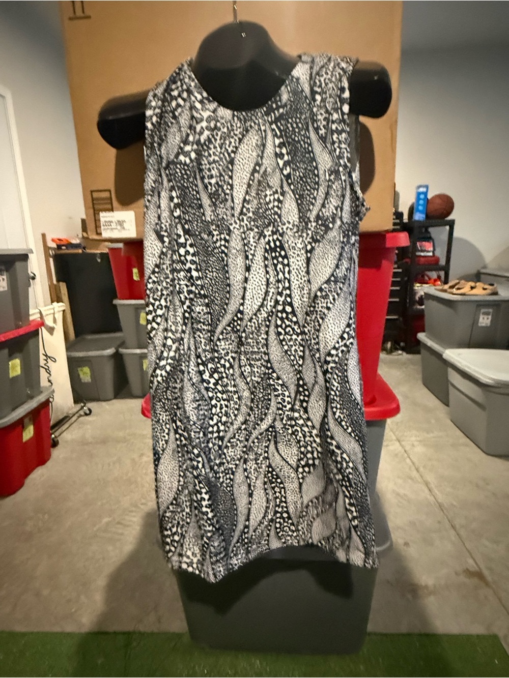 Sleeveless Black and White Patterned Shift Dress92